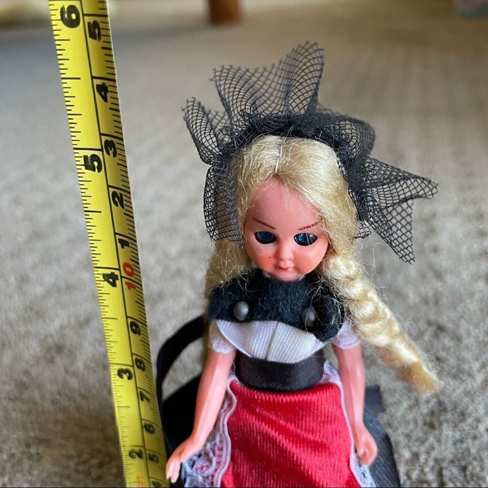 Vintage Swiss Doll Traditional Costume “Bern” Sleepy Eyes - Picture 9 of 11